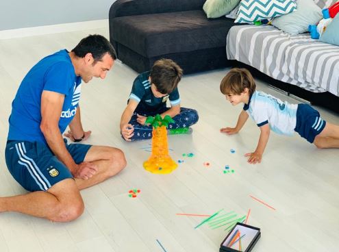 Elisa Montero husband Lionel Scaloni and sons